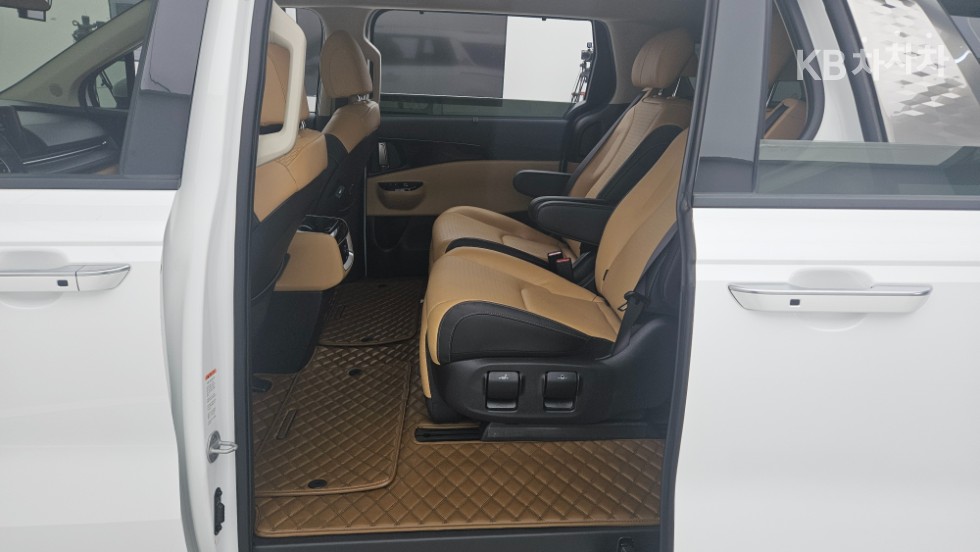 2023 - kia carnival