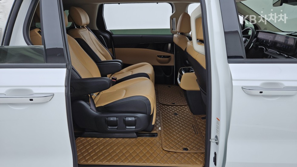2023 - kia carnival