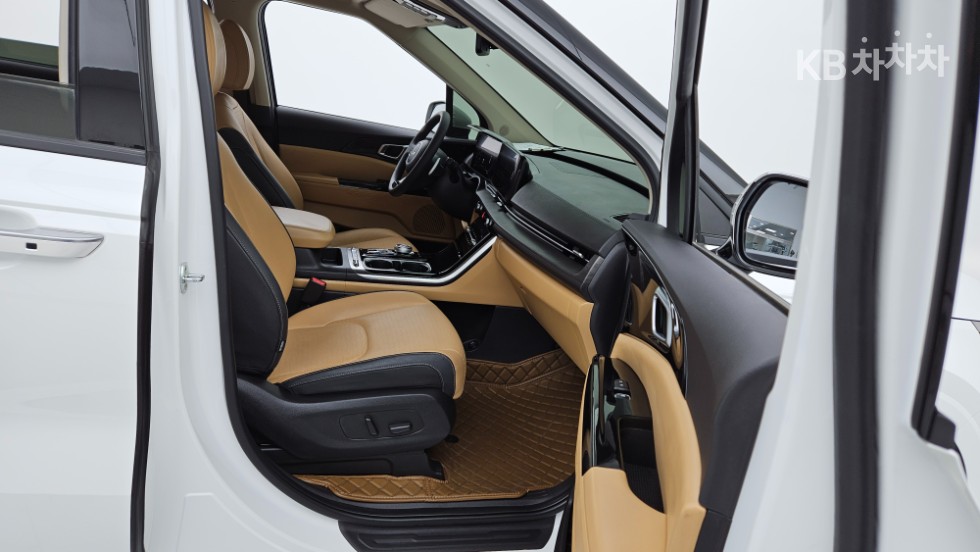 2023 - kia carnival