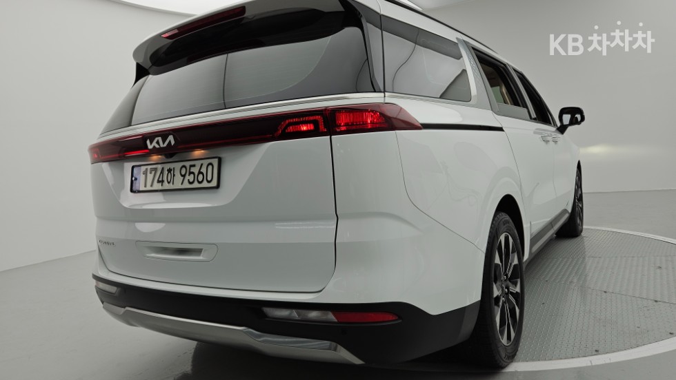 2023 - kia carnival