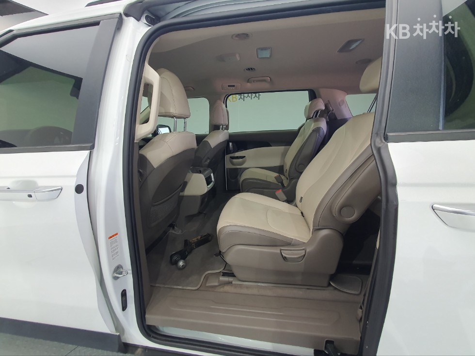 2021 - kia carnival