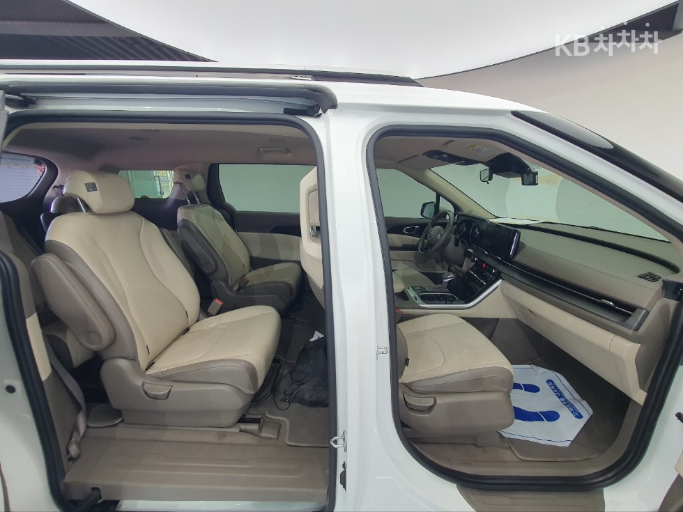 2021 - kia carnival