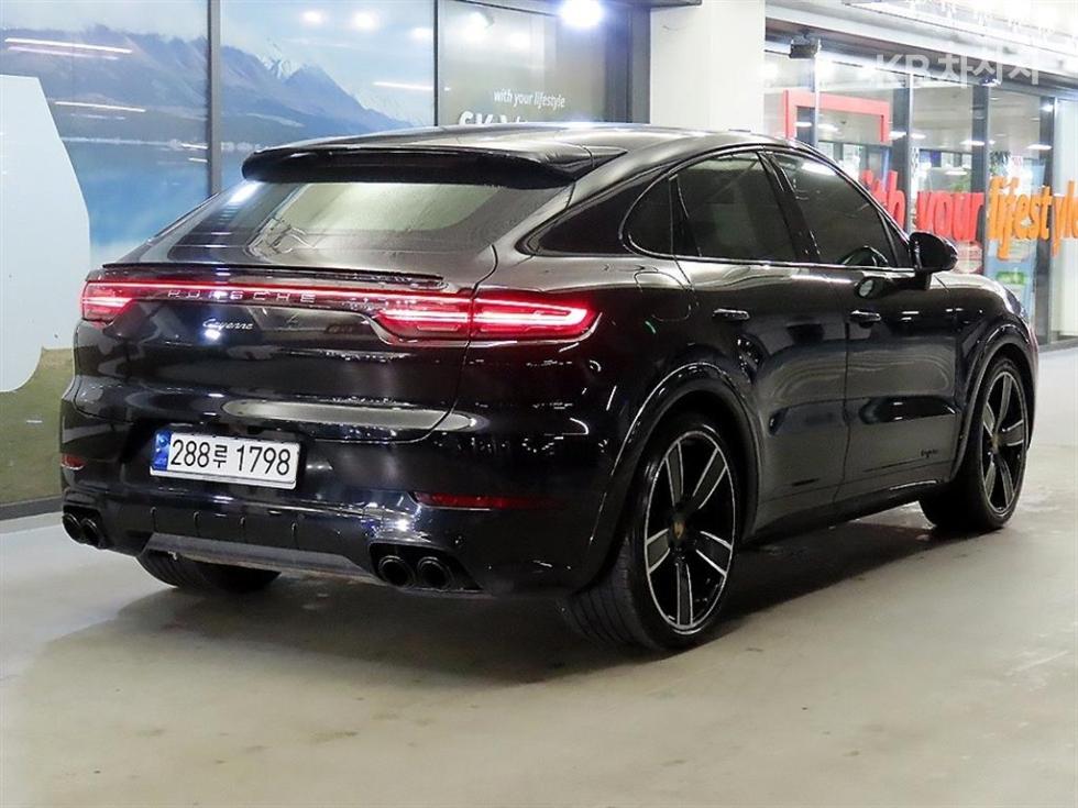 2020 Porsche (9Y0) photo
