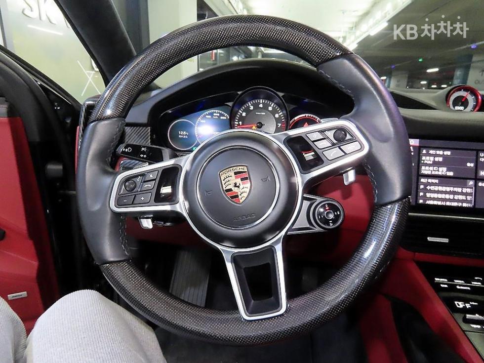 2020 Porsche (9Y0) photo