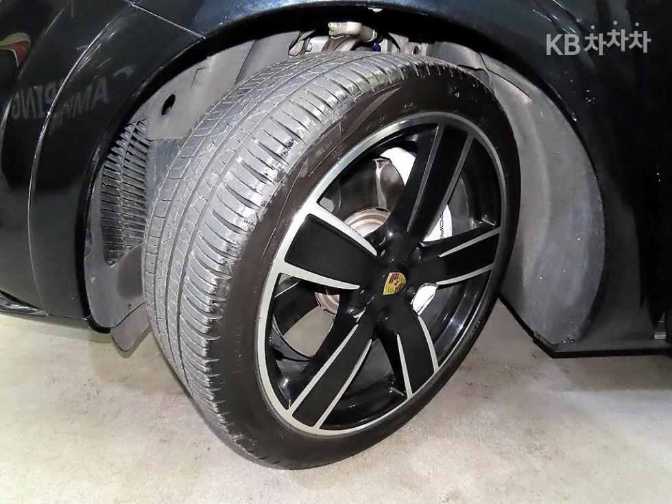 2020 Porsche (9Y0) photo
