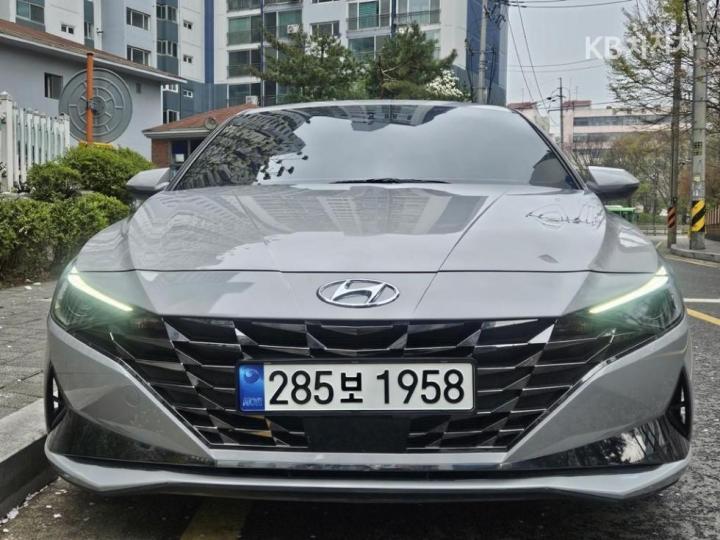 Hyundai Avante CN7 1.6 Gasoline Modern 2