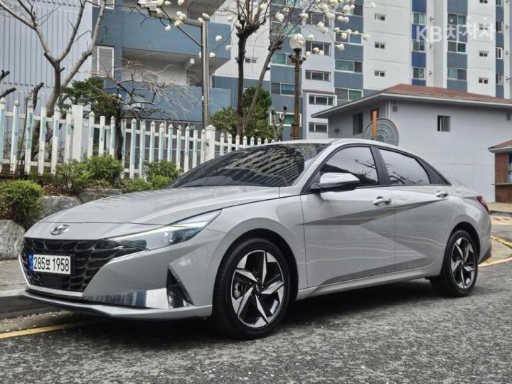 Hyundai Avante CN7 1.6 Gasoline Modern 3