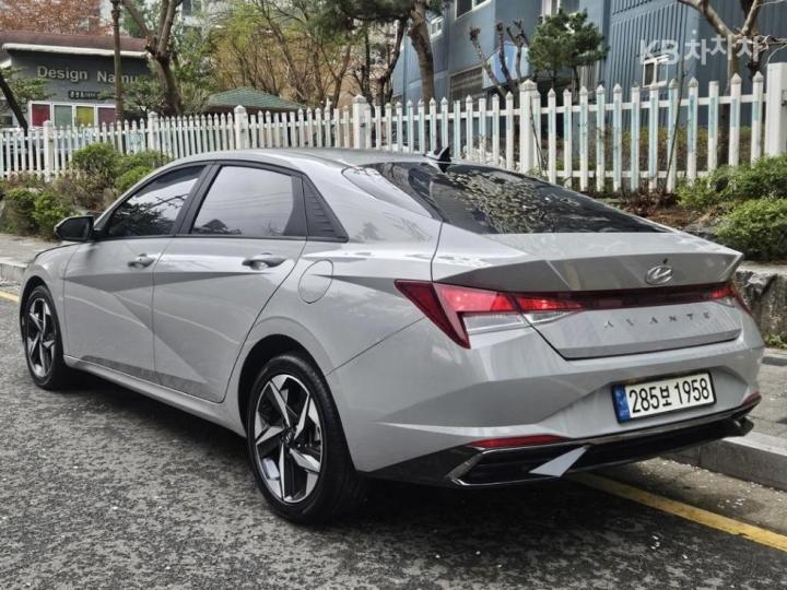 Hyundai Avante CN7 1.6 Gasoline Modern 7