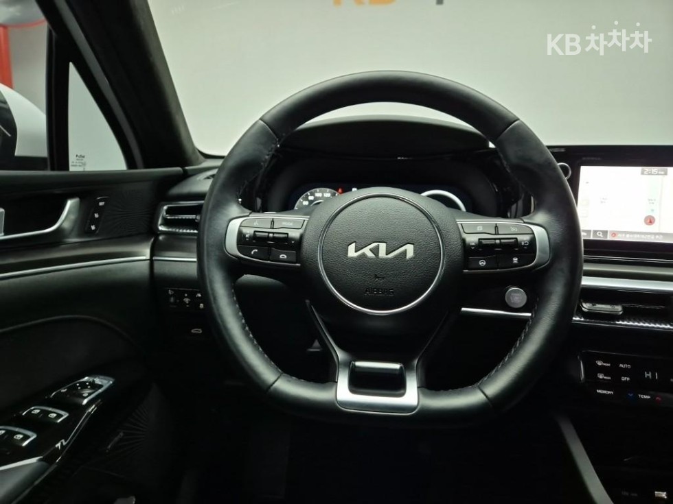 2023 - kia k5