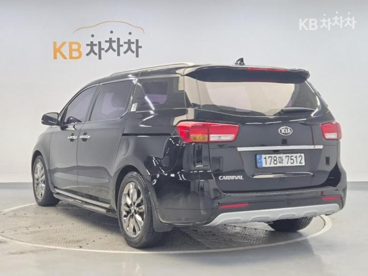 Kia Carnival 2.2 Diesel Prestige 3