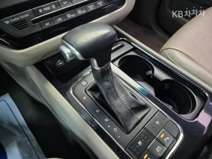 Kia Carnival 2.2 Diesel Prestige 9