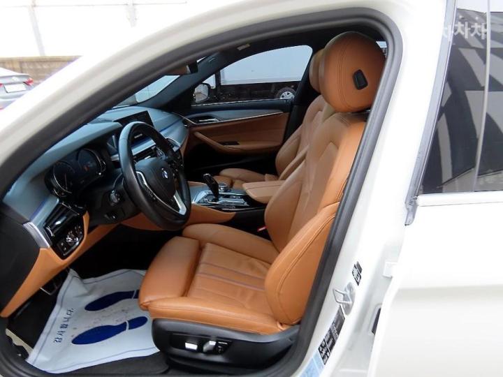 BMW 5 Series G30 530i xDrive M Sport Plus 6