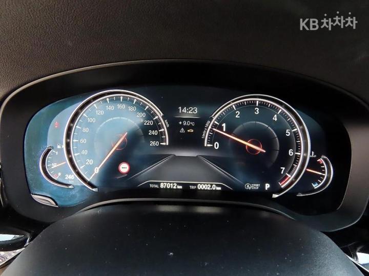 BMW 5 Series G30 530i xDrive M Sport Plus 10