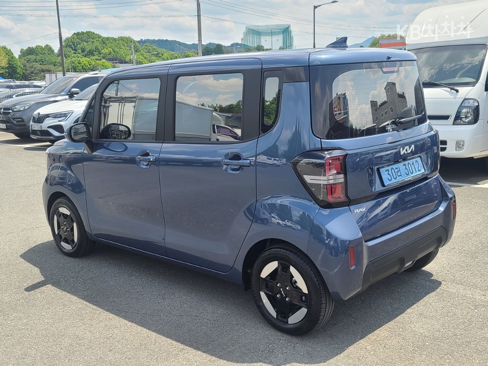 2025 - kia kia