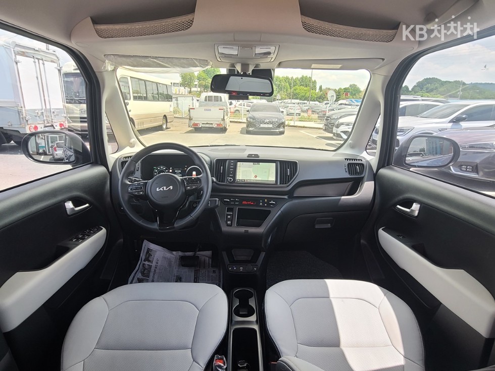 2025 - kia kia