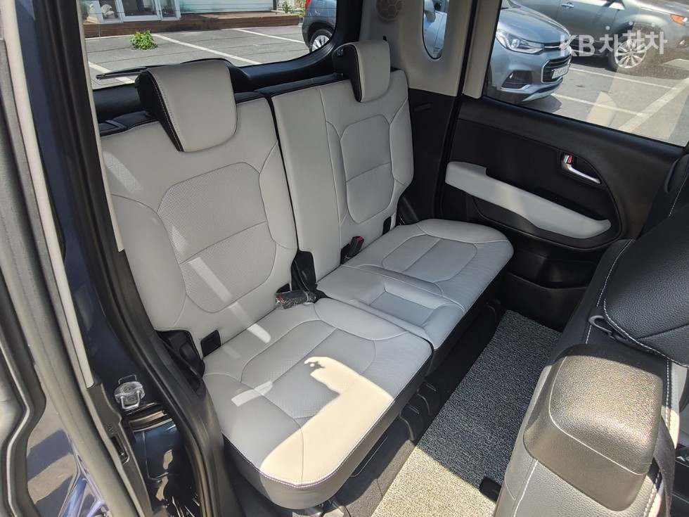 2025 - kia kia