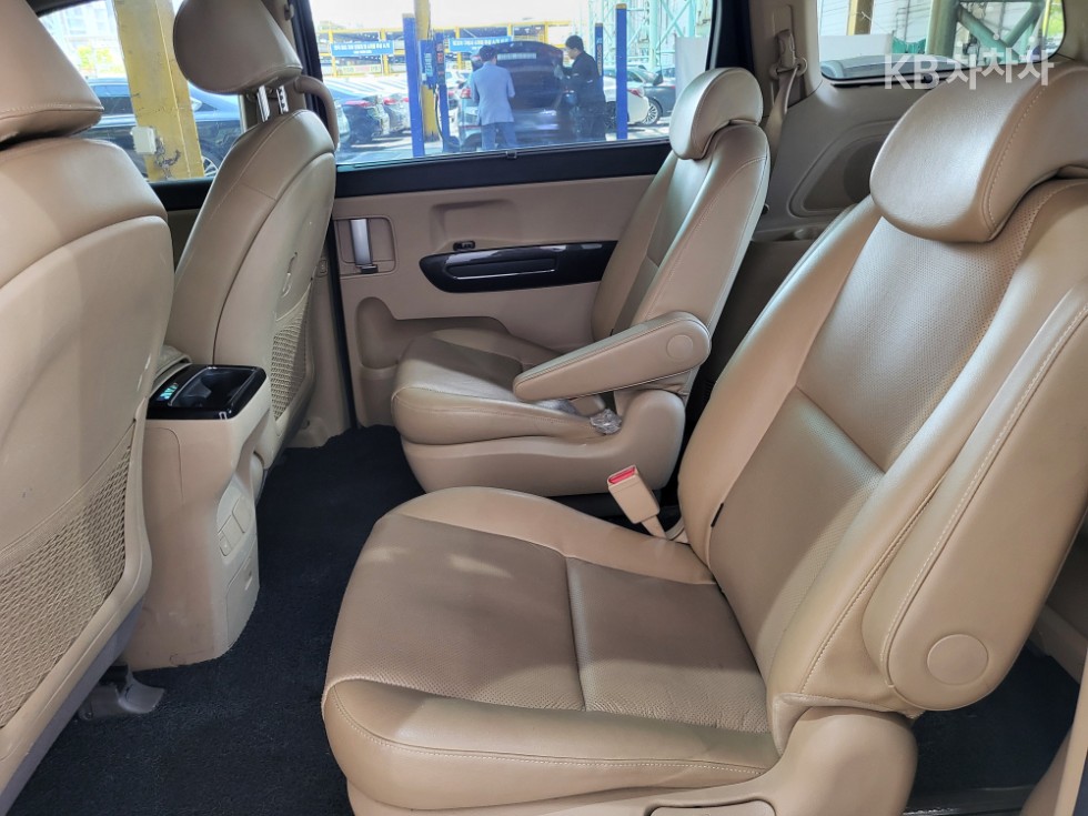 2016 - kia carnival