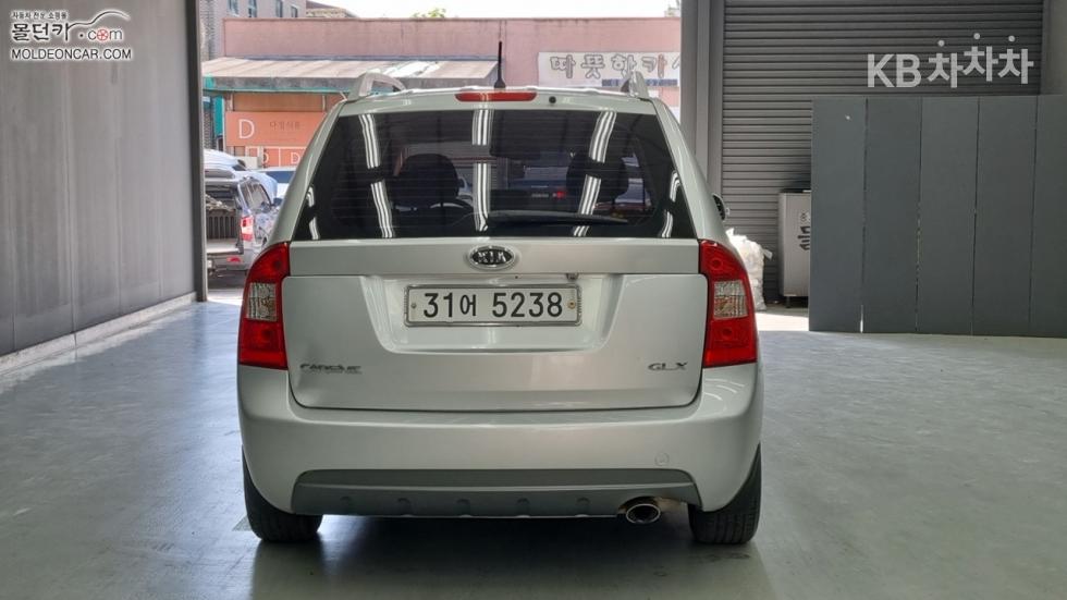 Kia Carens — miniaturë 4