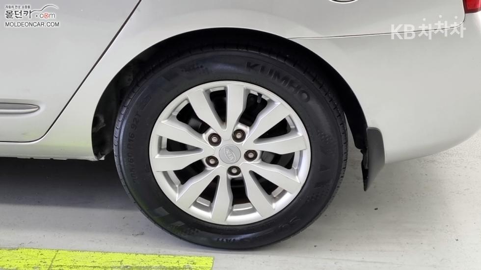 Kia Carens — miniaturë 6