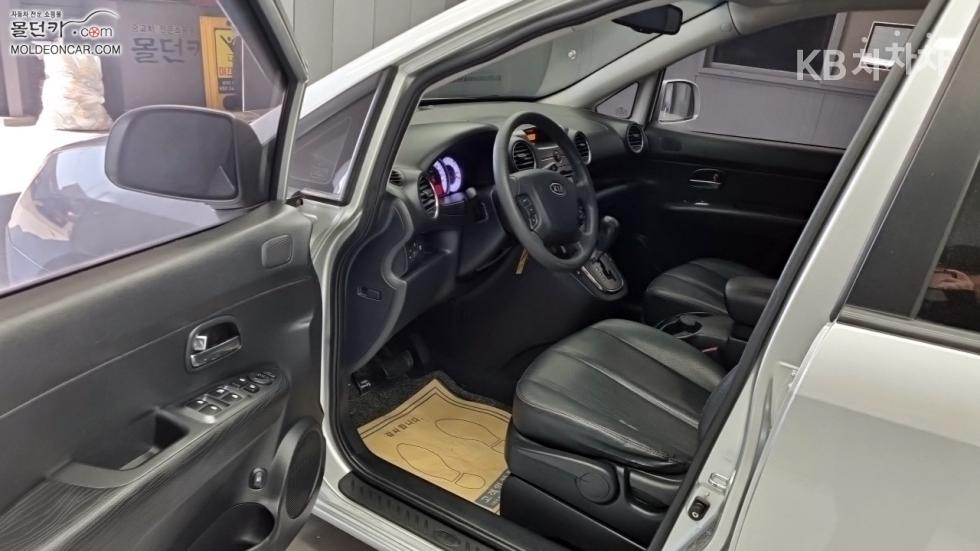 Kia Carens — miniaturë 9