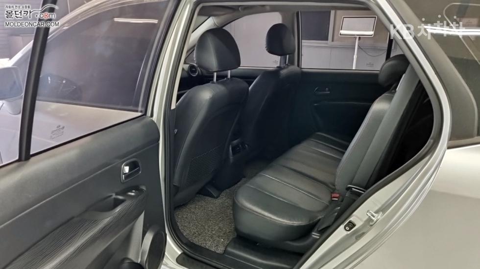 Kia Carens — miniaturë 10