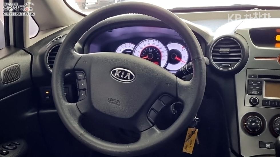 Kia Carens — miniaturë 11