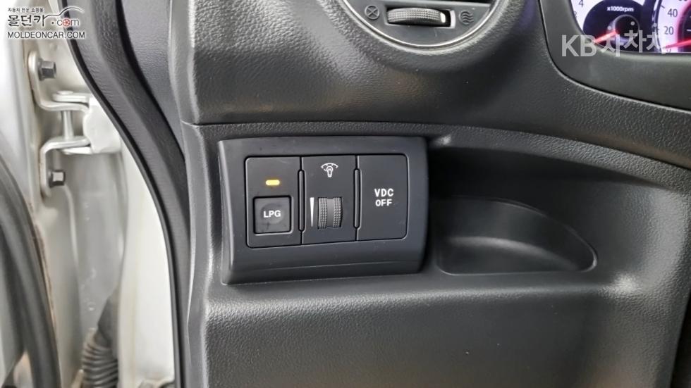 Kia Carens — miniaturë 14