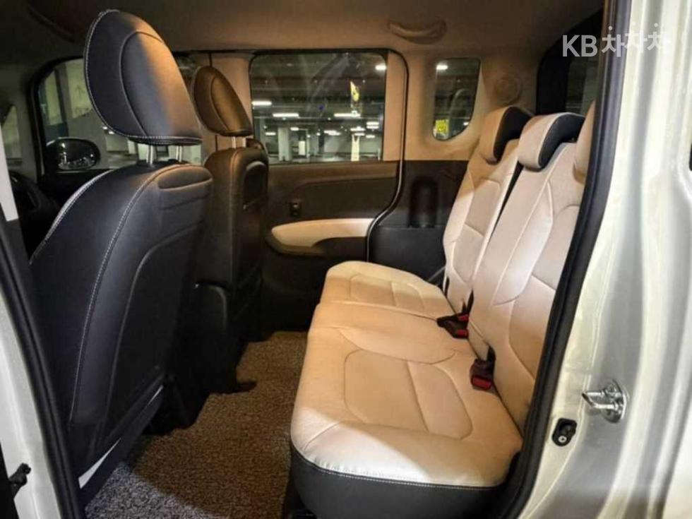 2023 - kia kia