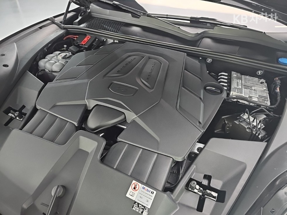2024 Porsche (9Y0) photo