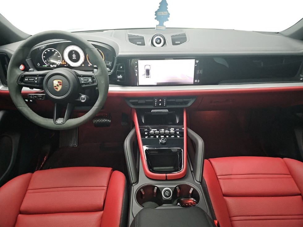 2024 Porsche (9Y0) photo