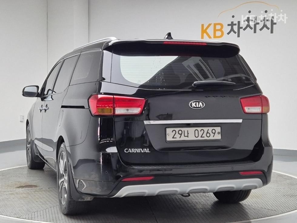 2017 - kia carnival