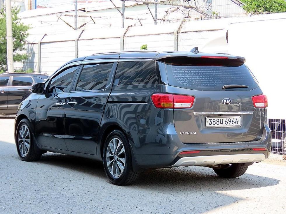 2018 - kia carnival
