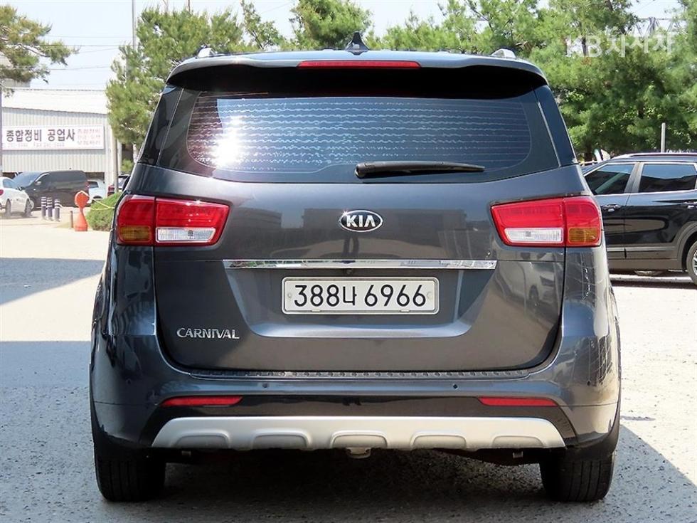 2018 - kia carnival