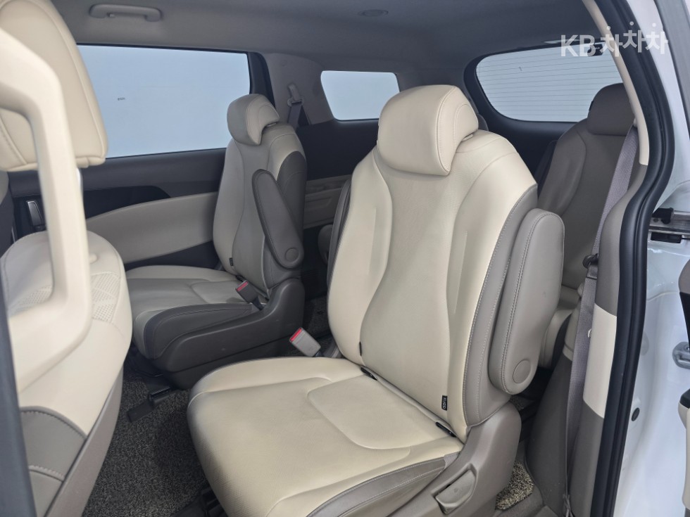 2023 - kia carnival