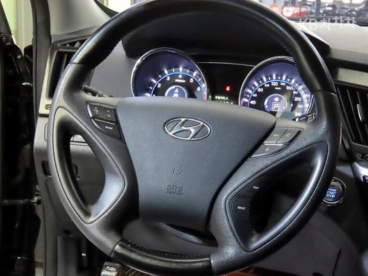 Hyundai Sonata YF CVVL Premier 9