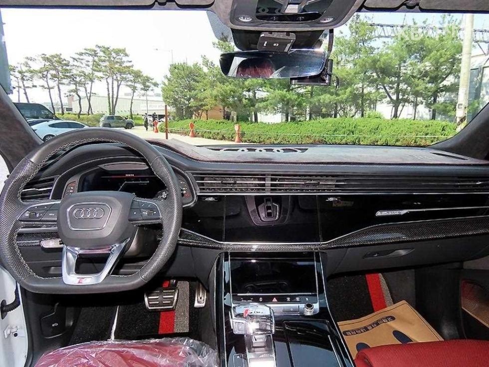 2021 - audi sq8