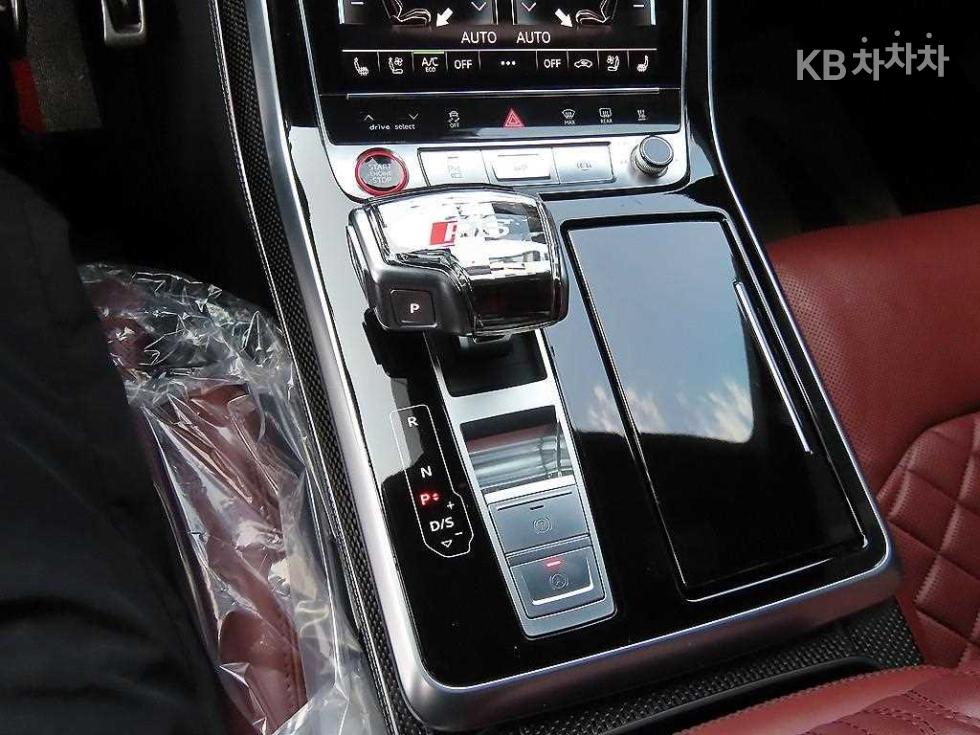 2021 - audi sq8