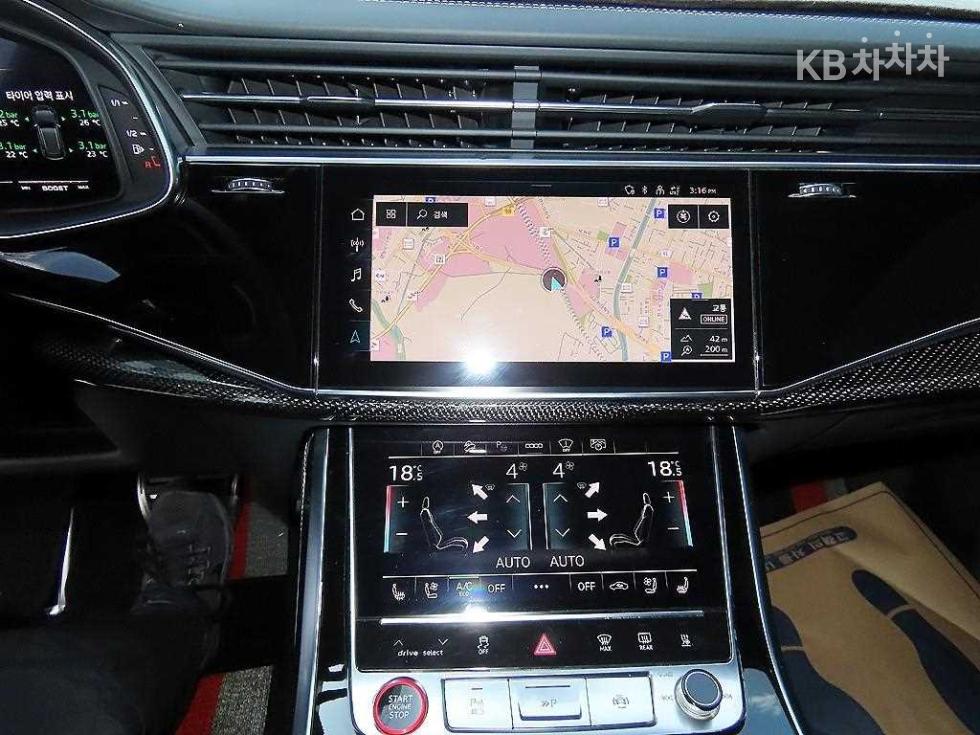 2021 - audi sq8