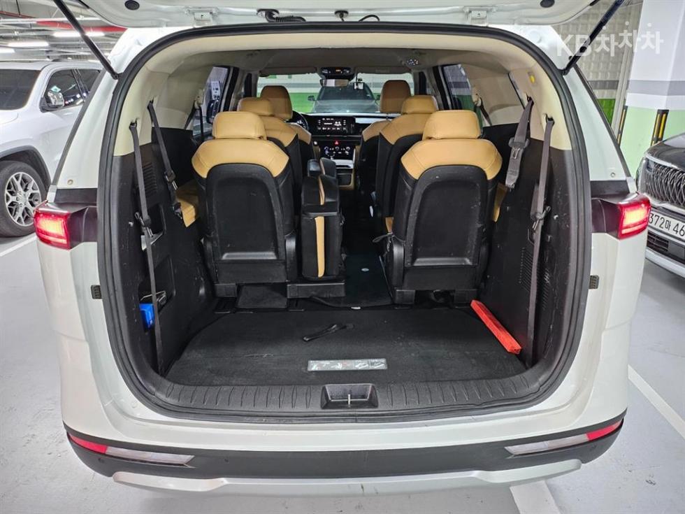 2023 - kia carnival