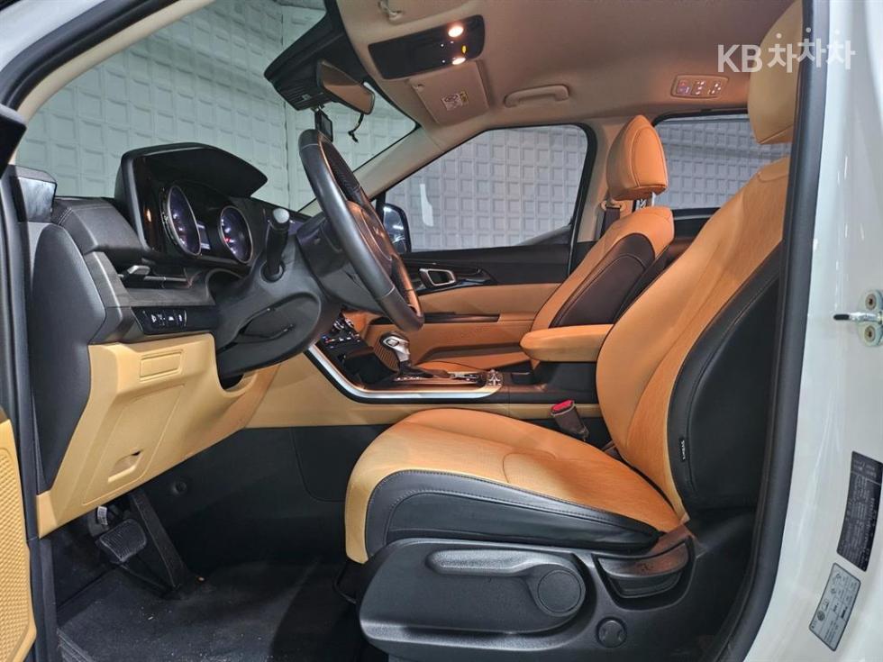 2023 - kia carnival