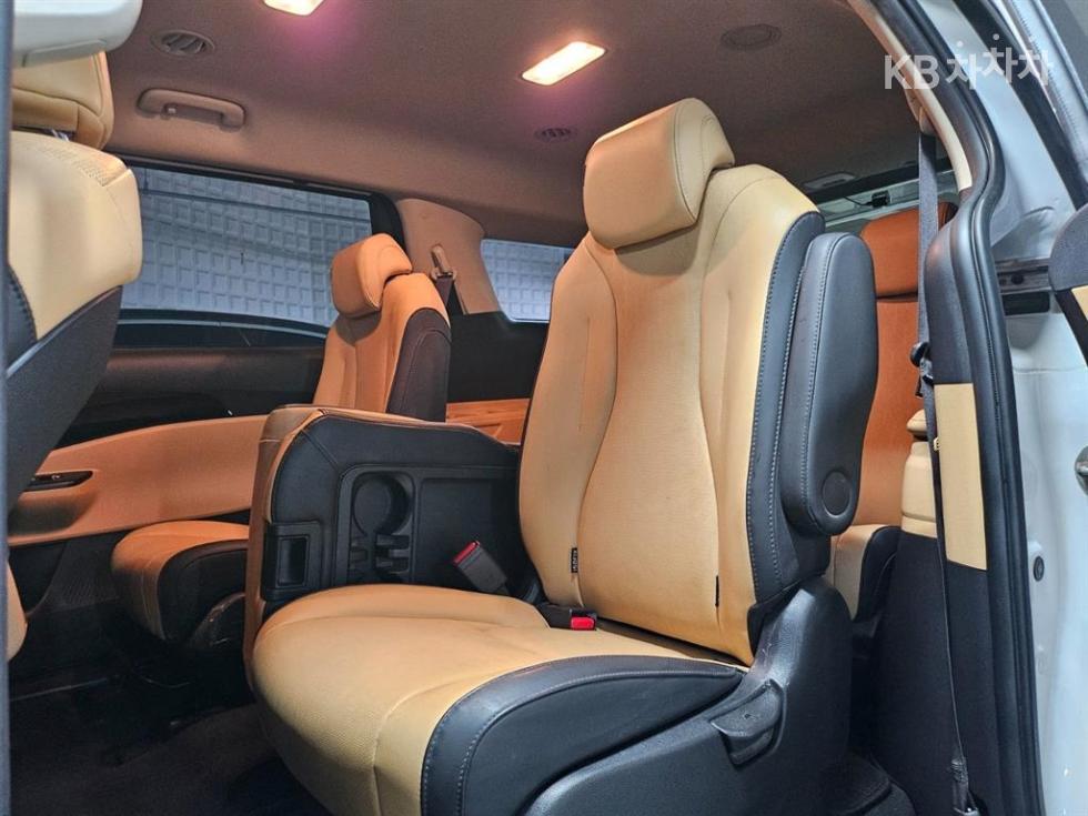 2023 - kia carnival