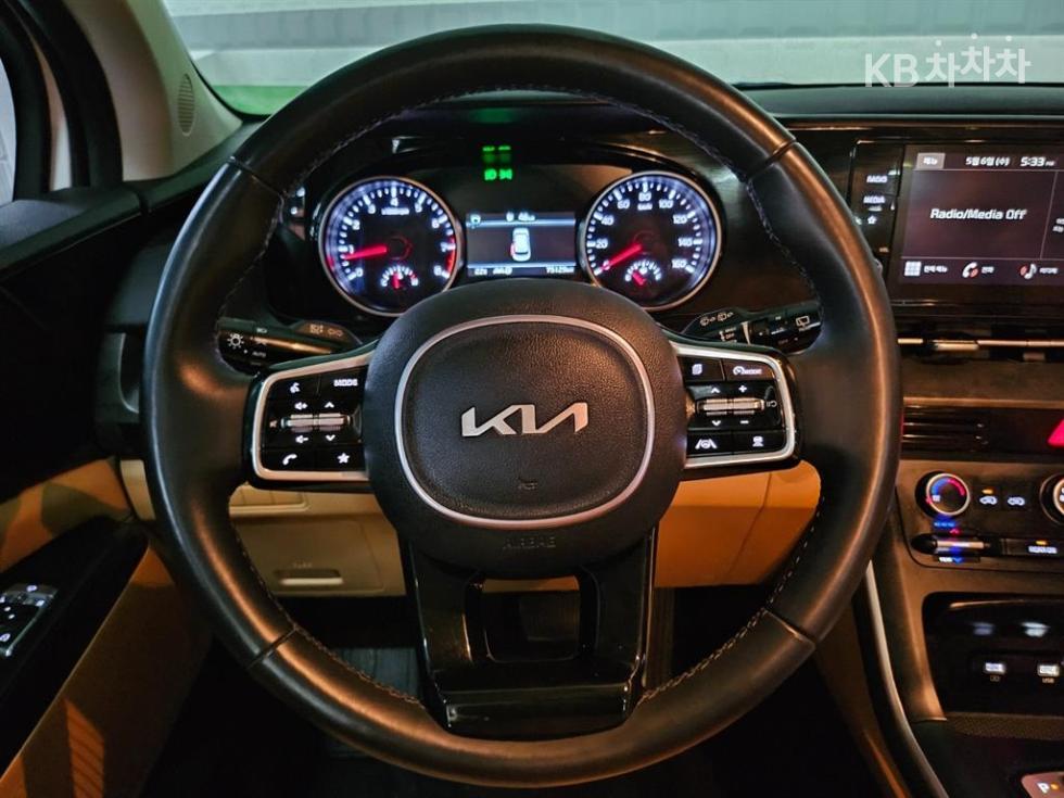 2023 - kia carnival