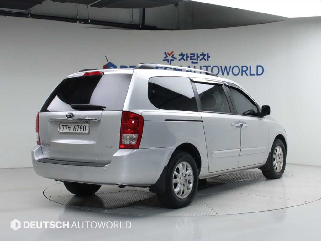 Kia Carnival — miniaturë 2