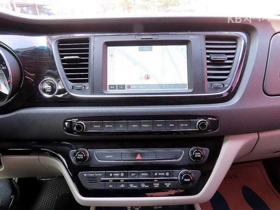 2019 - kia carnival