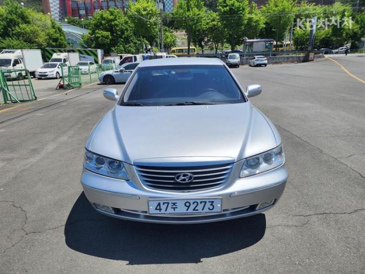 Hyundai Grandeur The Luxury Q240 DELUXE