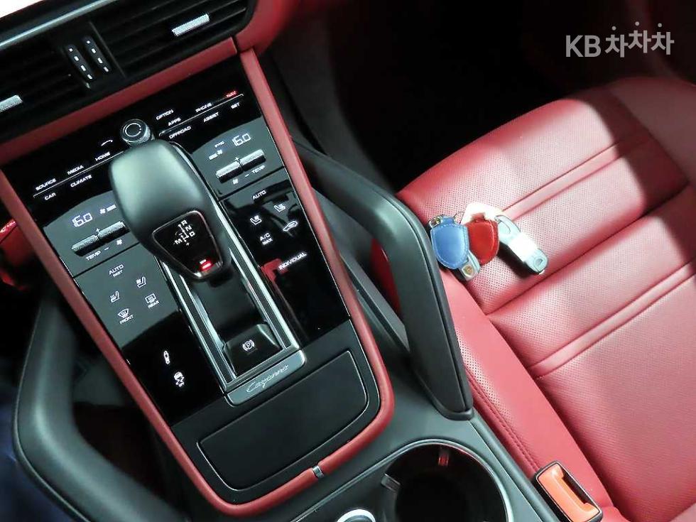 Porsche Cayenne — miniaturë 13