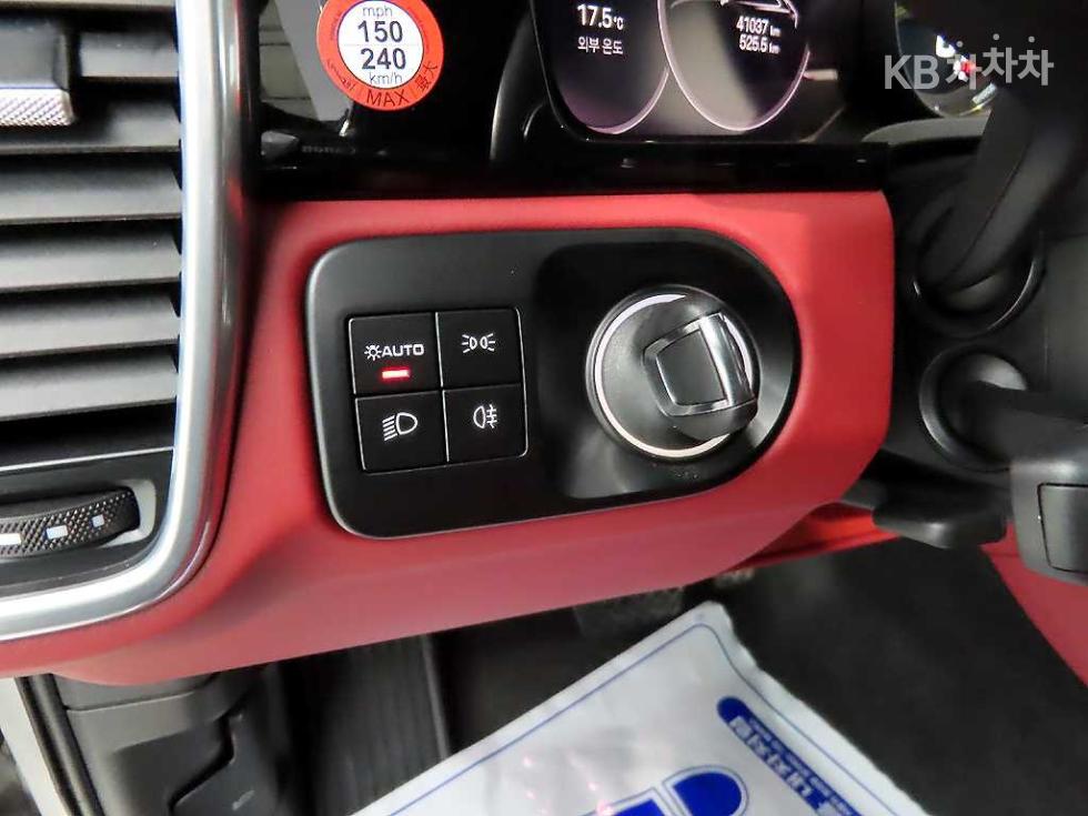 Porsche Cayenne — miniaturë 15