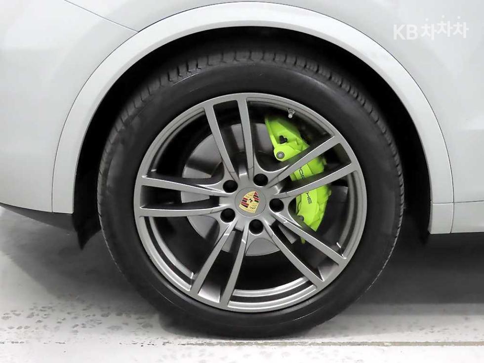 Porsche Cayenne — miniaturë 20