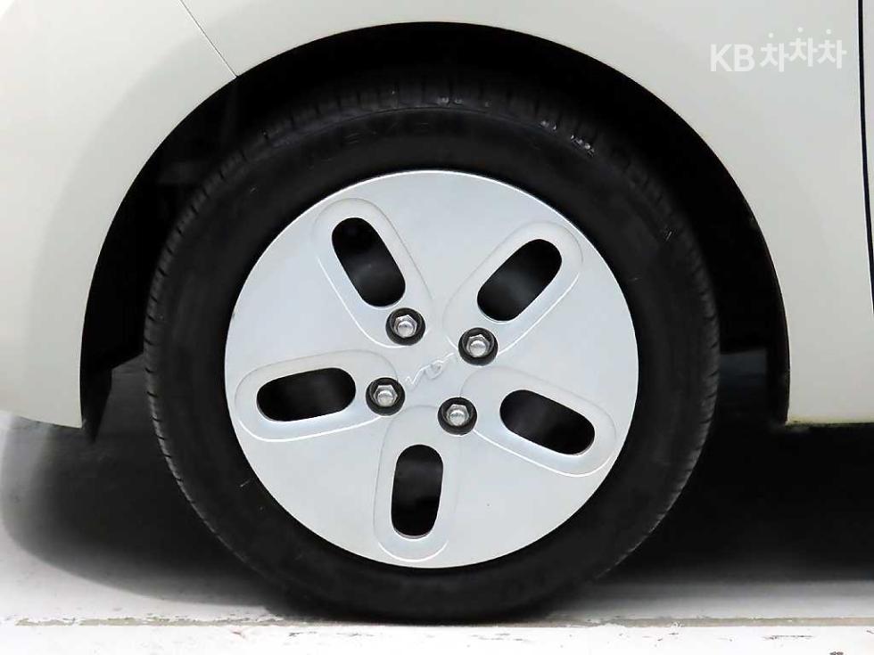 2022 - kia ray