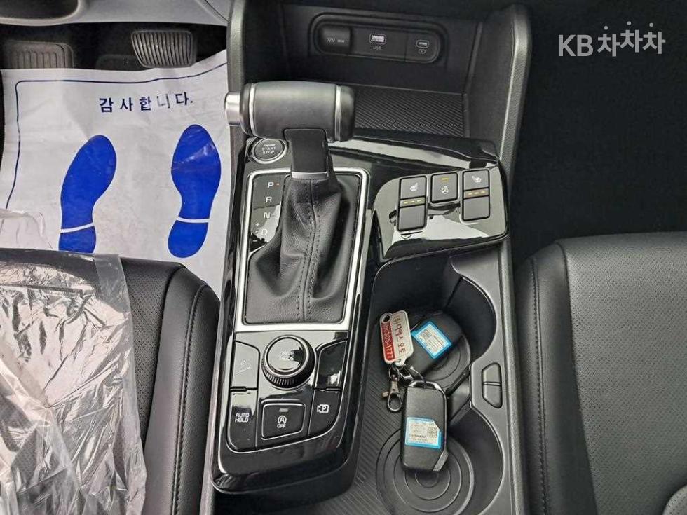 2023 - kia sportage